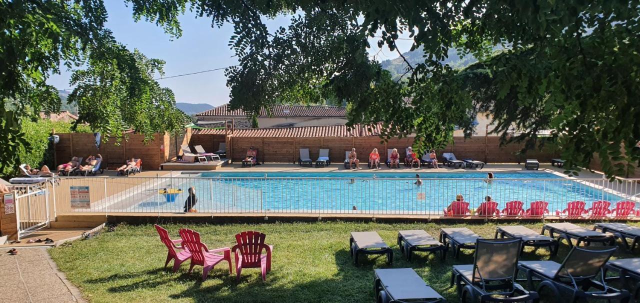 Camping Les Lavandes Darbres Extérieur photo