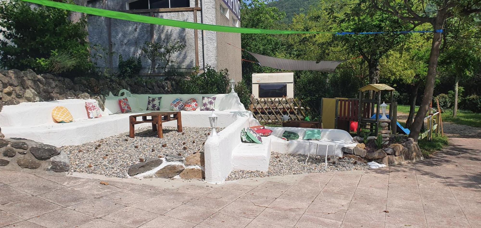 Camping Les Lavandes Darbres Extérieur photo