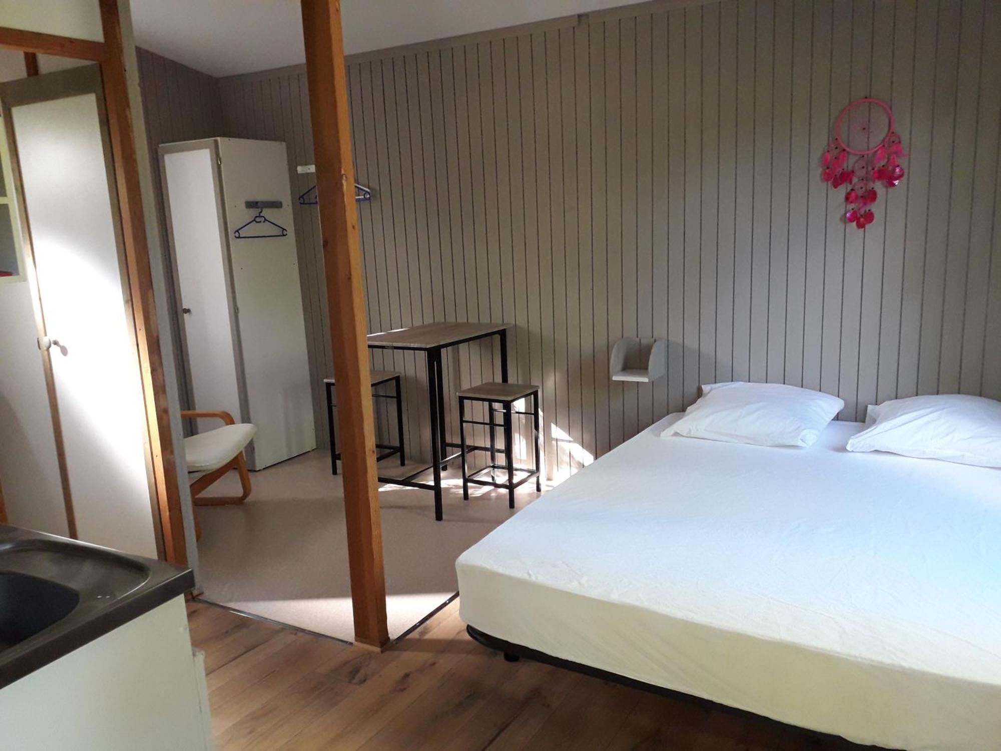 Camping Les Lavandes Darbres Extérieur photo