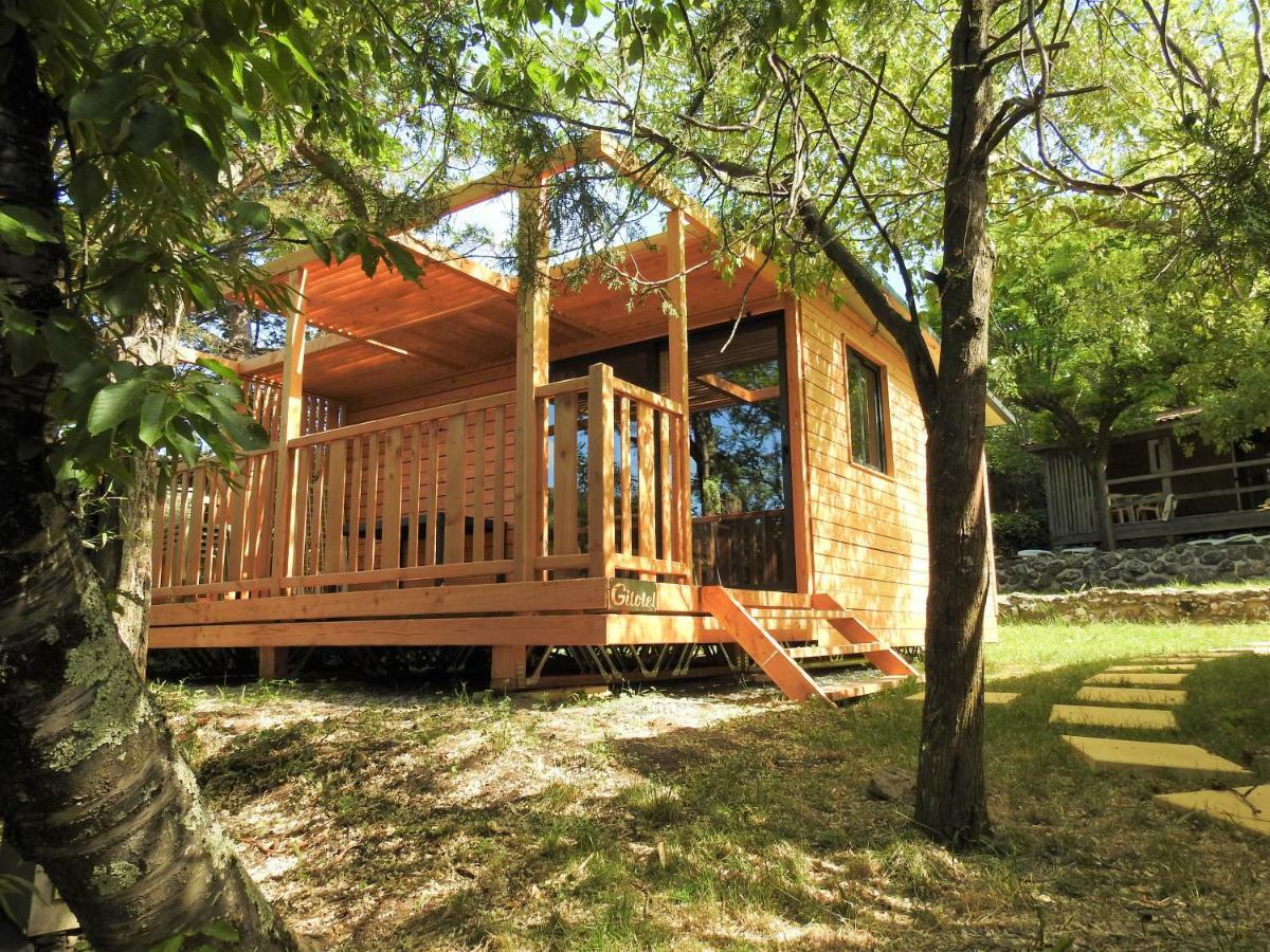 Camping Les Lavandes Darbres Extérieur photo